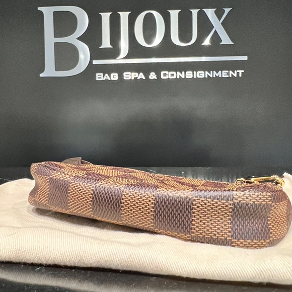 Louis Vuitton Mini Pochette Accessories - Picture 8 of 9